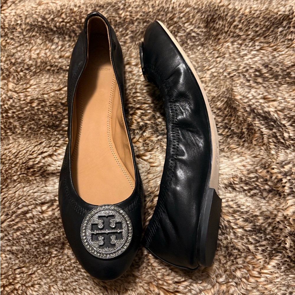 Tory Burch Black Leather Silver Logo Ballet Flats size 10.5 Crystal Medallions - Picture 2 of 6